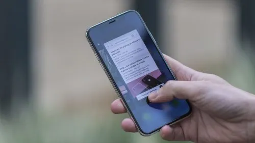 Apple встроит в iPhone XR экранный сканер отпечатков. Всё ради Китая