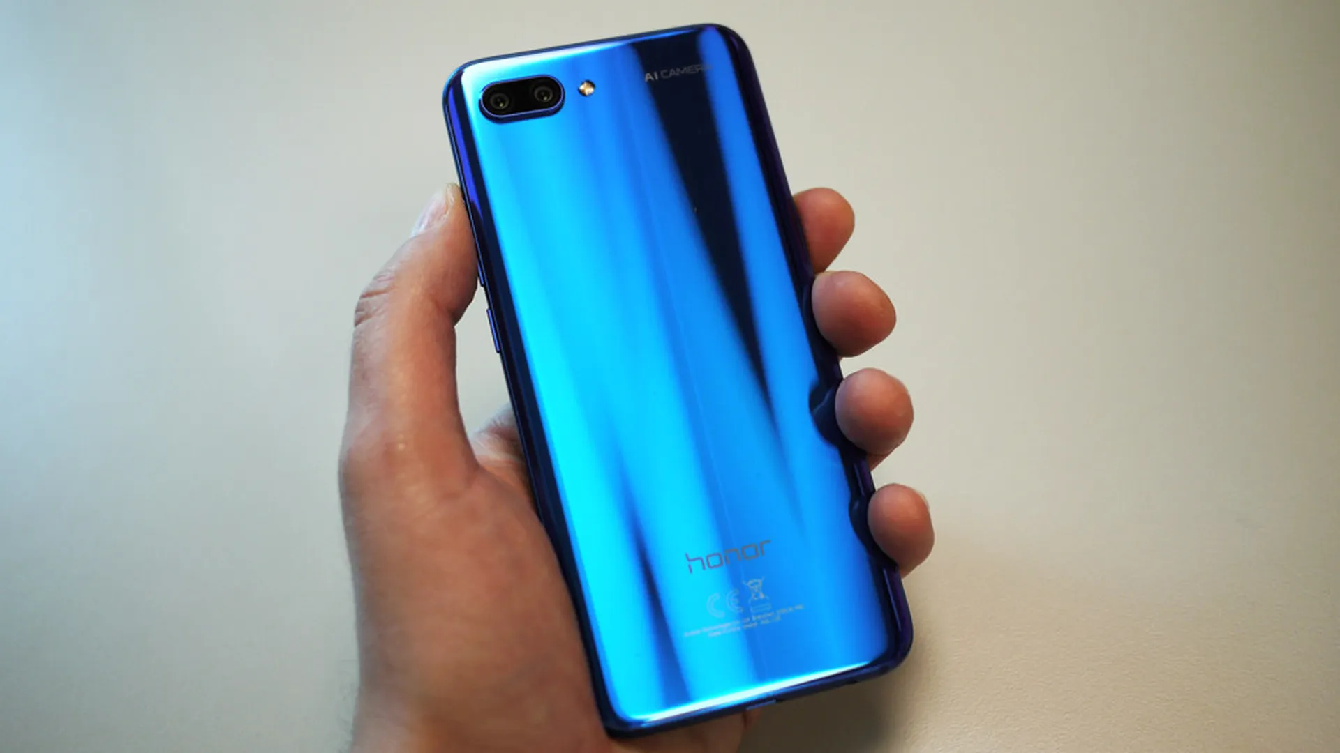 Прошлогодний флагман Honor 10 отдают за 15 тысяч в МТС. Его быстро разберут