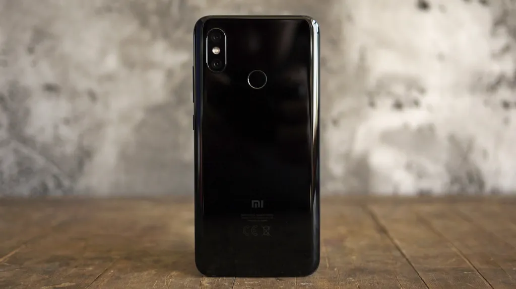 Xiaomi Mi 8 – самый мощный смартфон до 20 тысяч рублей. Он внезапно подешевел и стал круче Galaxy A50