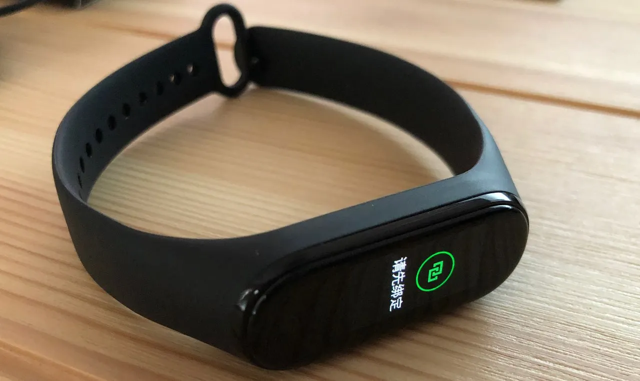 Неделю ходил с Xiaomi Mi Band 4. Понял, почему он такой популярный