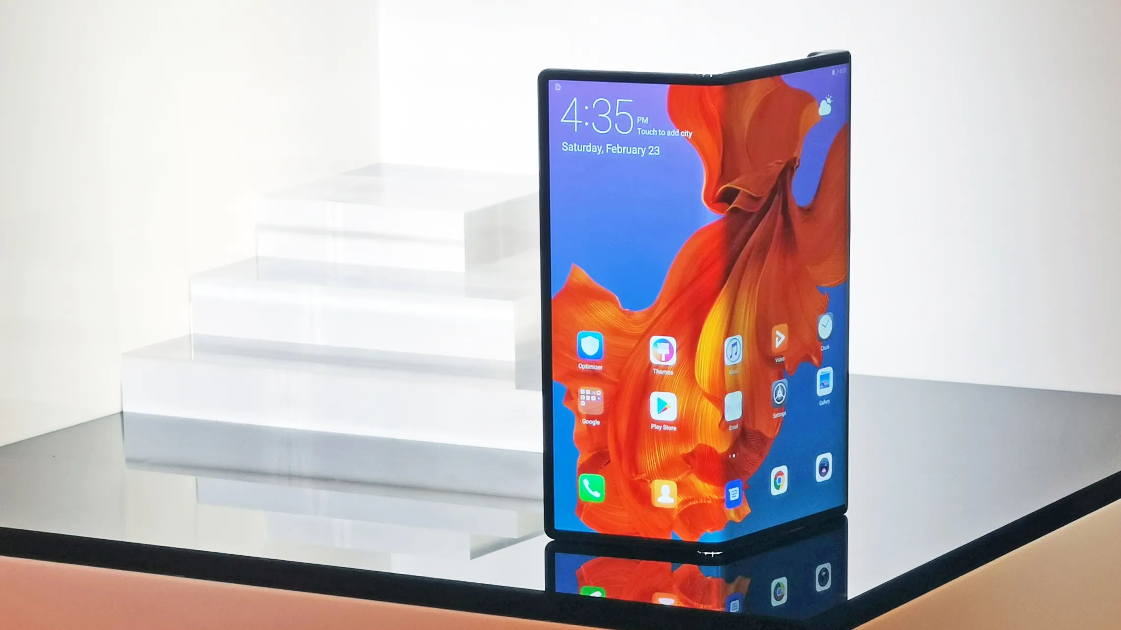 Складной Huawei Mate X все же выйдет. Компания выбрала правильную стратегию