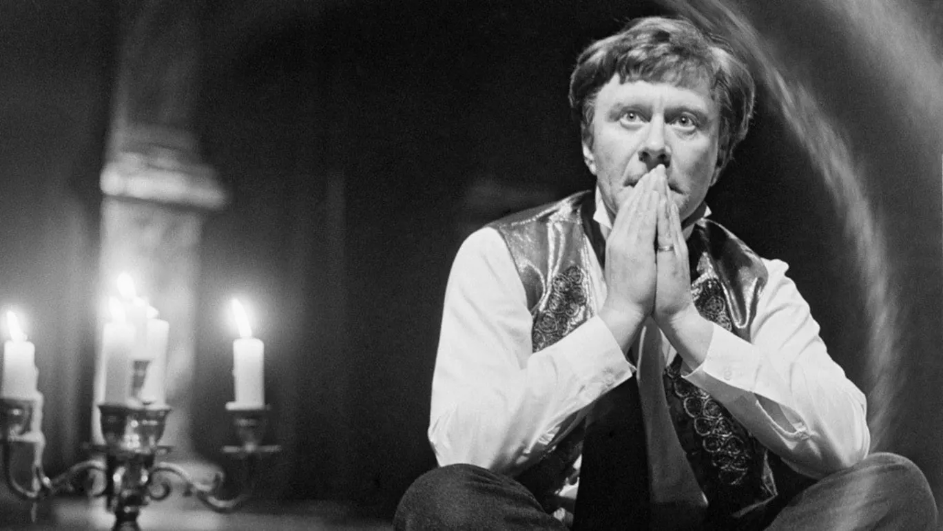 Андрей Миронов перегорел во время спектакля. Режиссер по-скотски отреагировал на его смерть