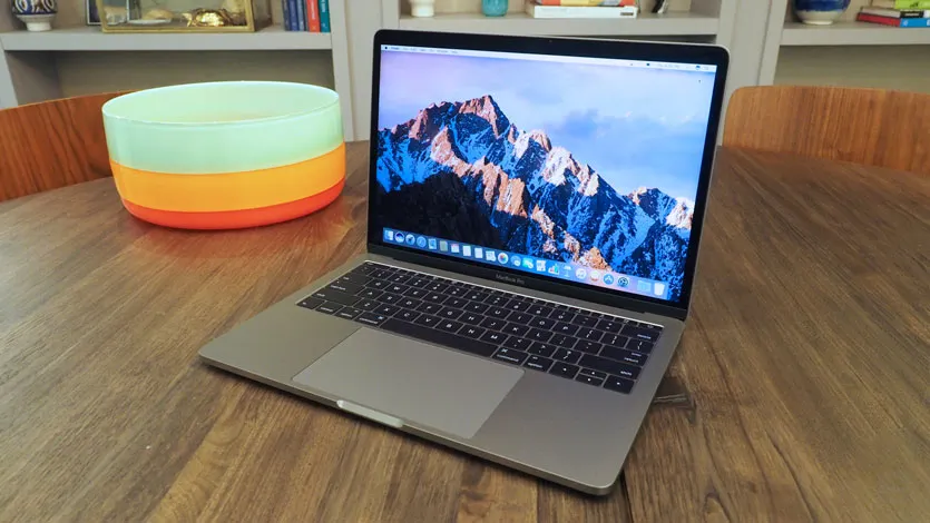 MacBook Air и Pro отдают с гигантскими скидками на Tmall. Это самые дешёвые официальные варианты