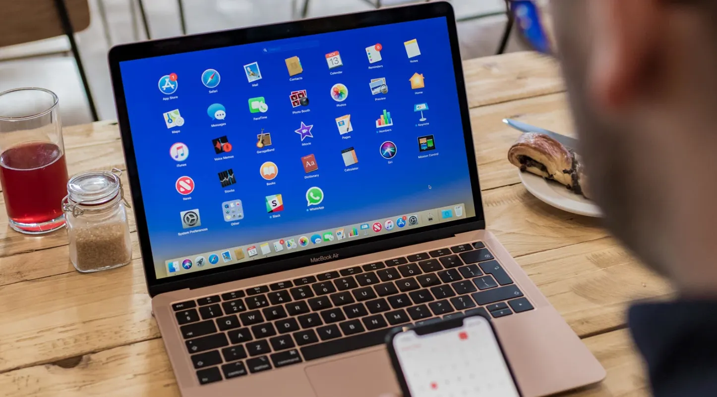 В 2020 году выйдет MacBook c 5G. И он будет не совсем металлическим