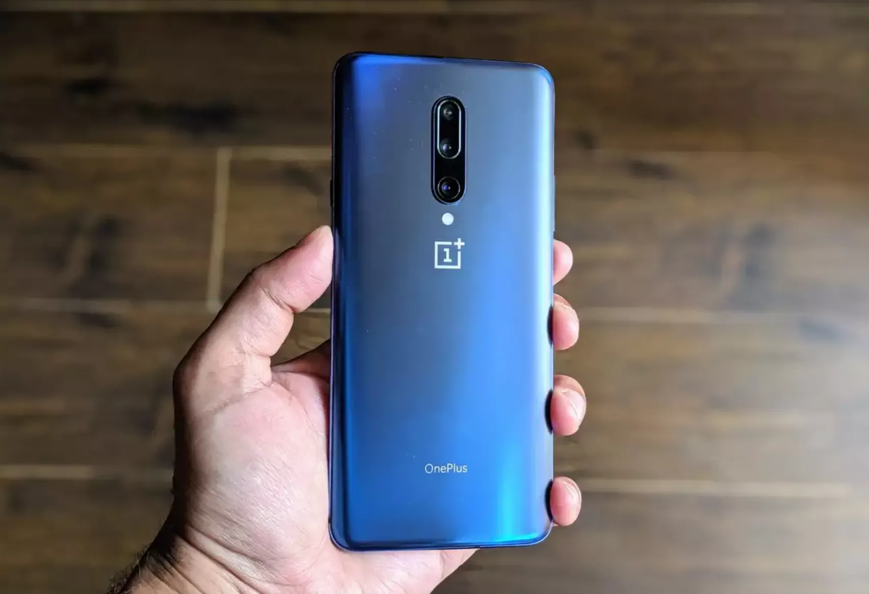 OnePlus 7T Pro появился на живых фото. Когда его представят?