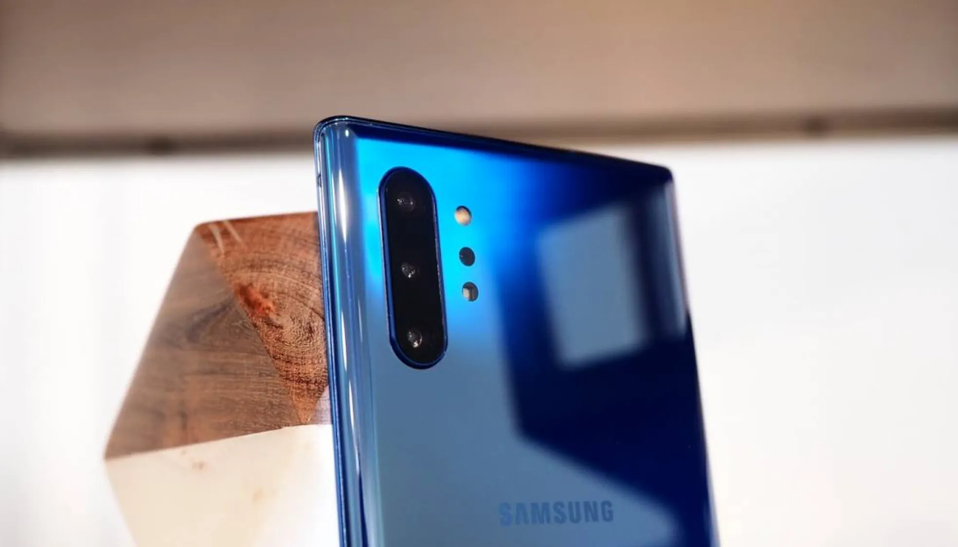 Samsung Galaxy Note 10+ признали лучшим камерофоном в мире. Но у Huawei P30 Pro все еще лучшая фотокамера