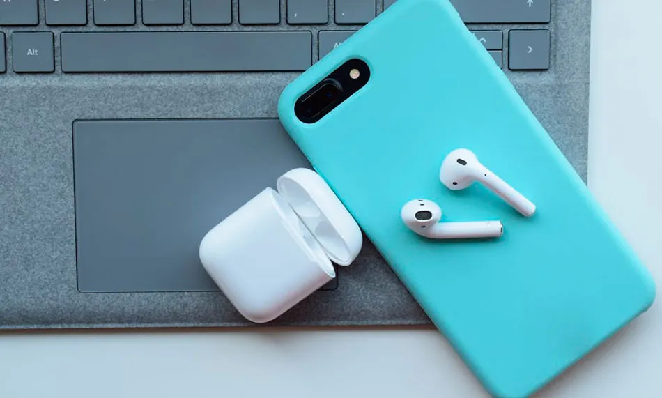 Клон AirPods стал самой популярной гарнитурой на Маркете. Что это за гаджет?