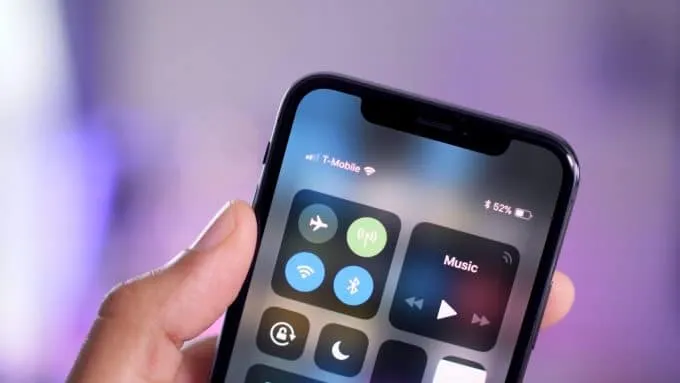 Почему батарею iPhone стоит менять только в официальных сервисах