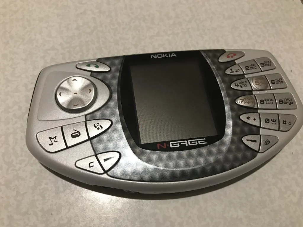 Школьникам нужен новый N-Gage. Это крайне недооцененная игровая приставка