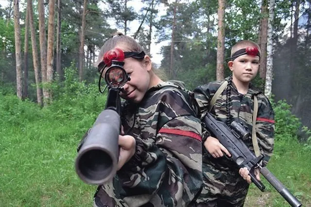 На Украине 5-летний ребенок получил повестку в военкомат. Мы собрали еще пару подобных историй