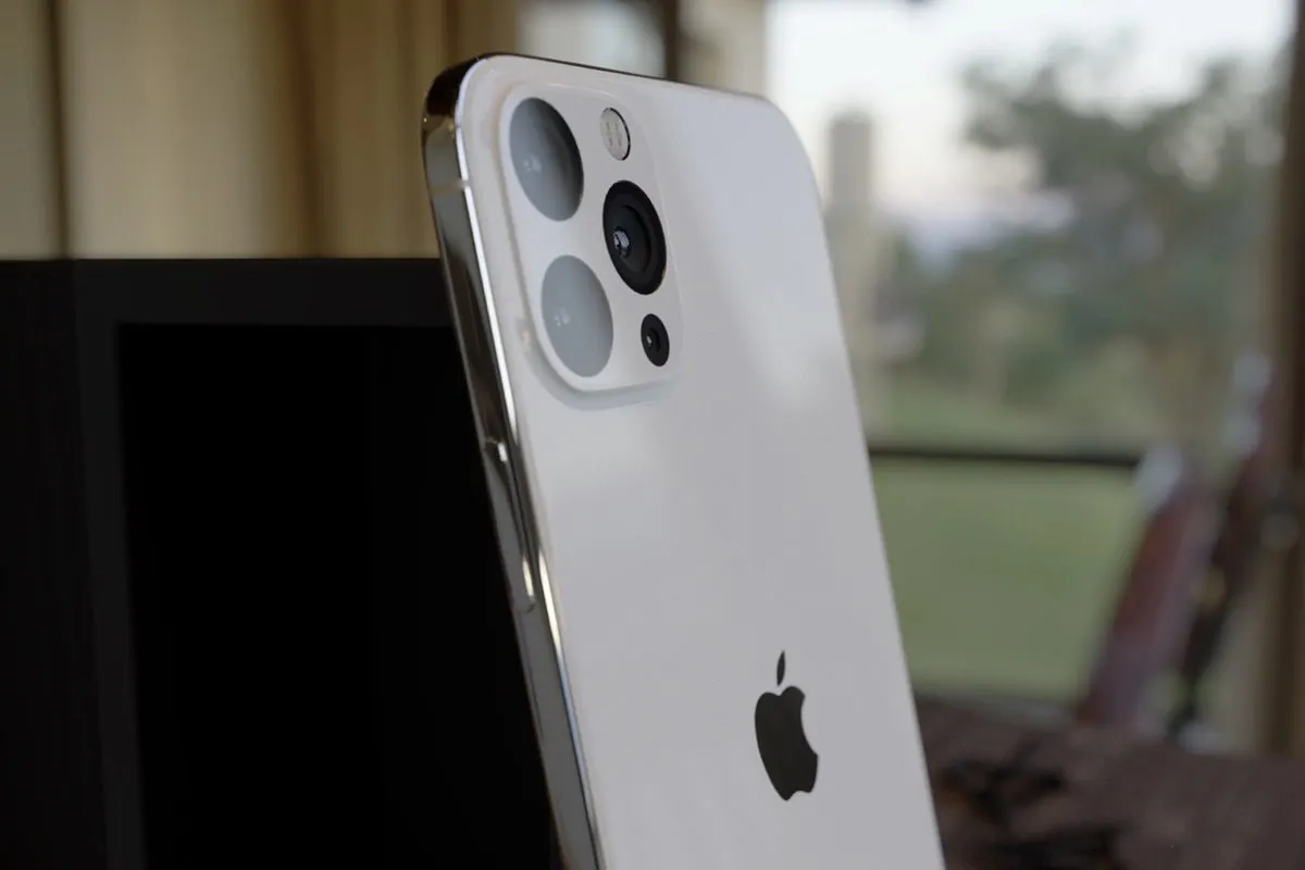 Как будет выглядеть iPhone 2020? Должна исчезнуть «монобровь»