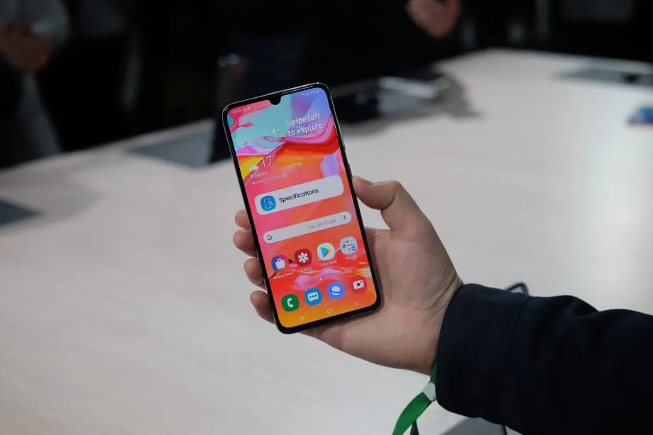 Samsung Galaxy A70 мощно подешевел. Где его взять за 18 тысяч?