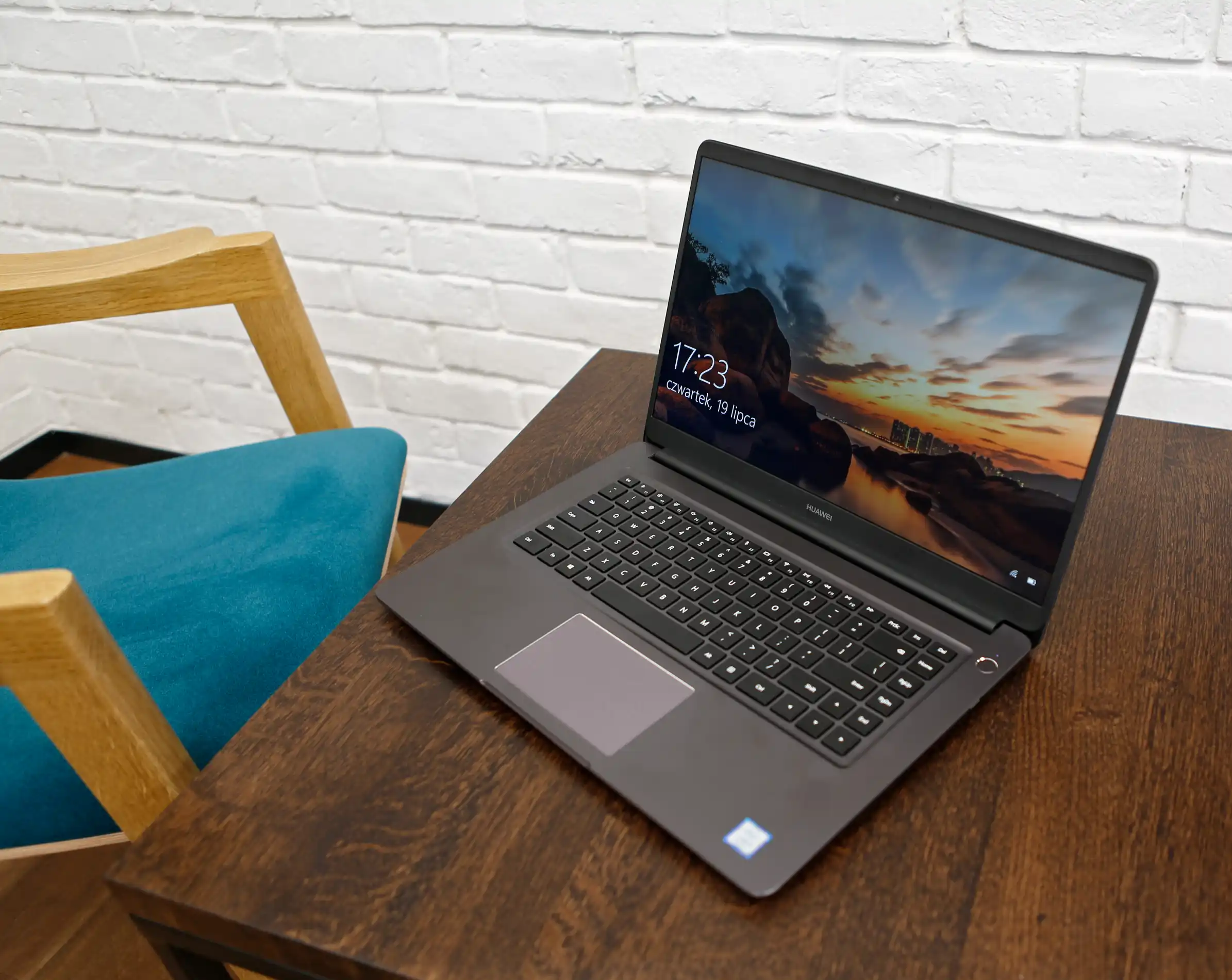 Ноутбук Huawei MateBook D приезжает в Россию. Сколько стоит и какой дают подарок?