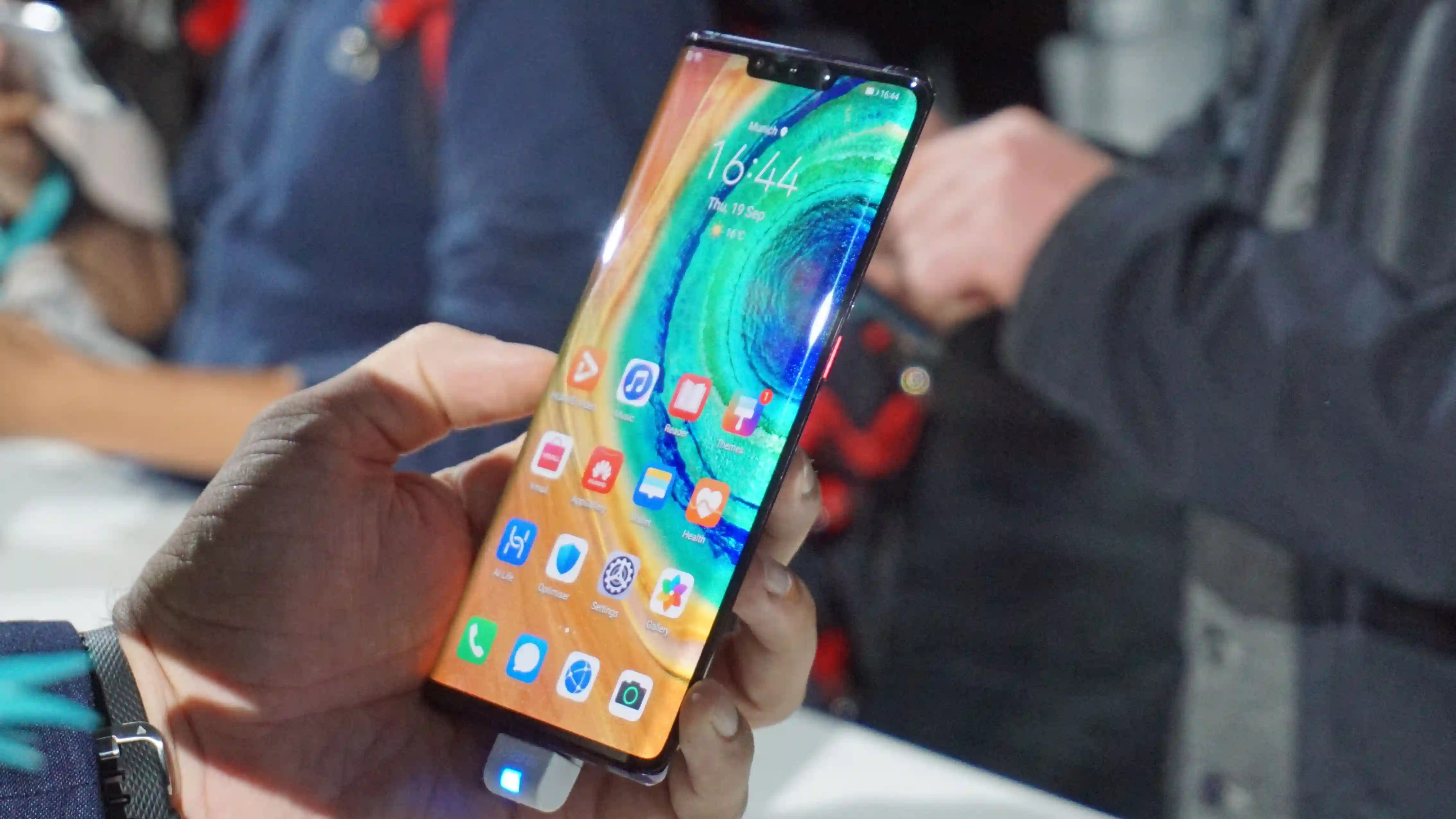 Не бойтесь брать Huawei Mate 30. Google-сервисы устанавливаются за пять минут