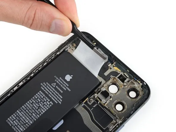 В iPhone 11 Pro Max все-таки нашли обратную зарядку. И 4 Гбайт памяти