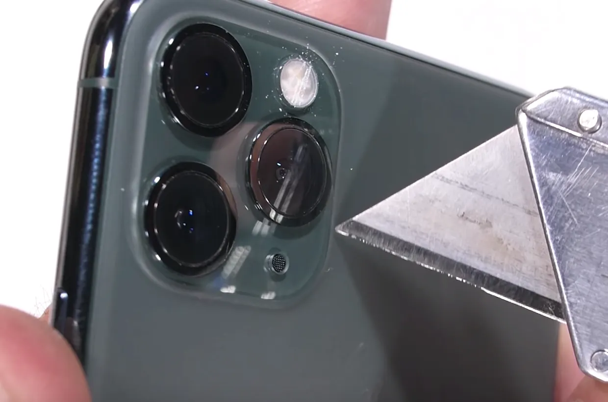 iPhone 11 Pro Max – самый прочный в истории. Здесь – видео с пытками девайса