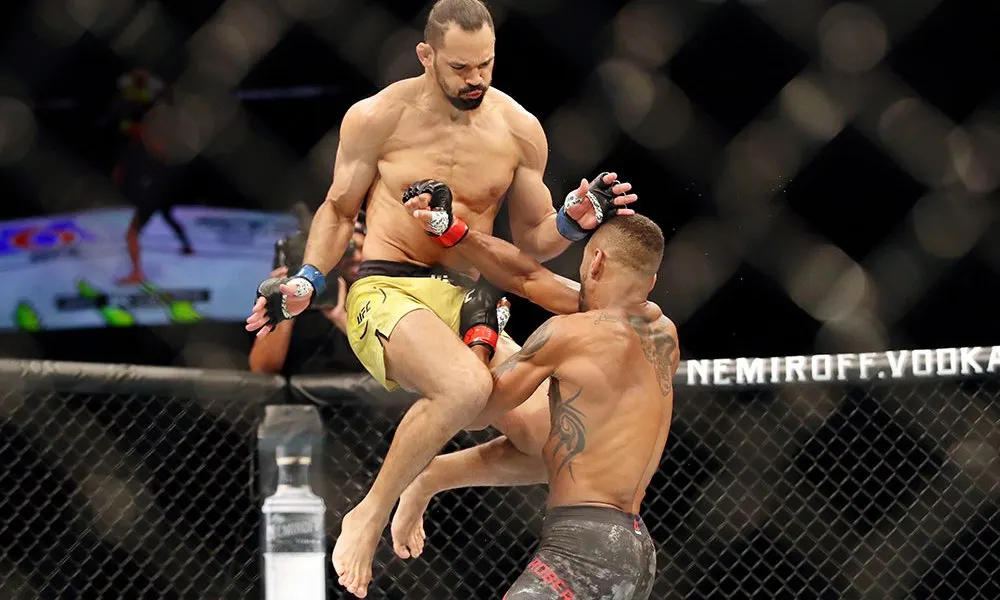 Бразилец из UFC крутит сальто и ходит по октагону колесом. Но его техника не всегда приводит к победам