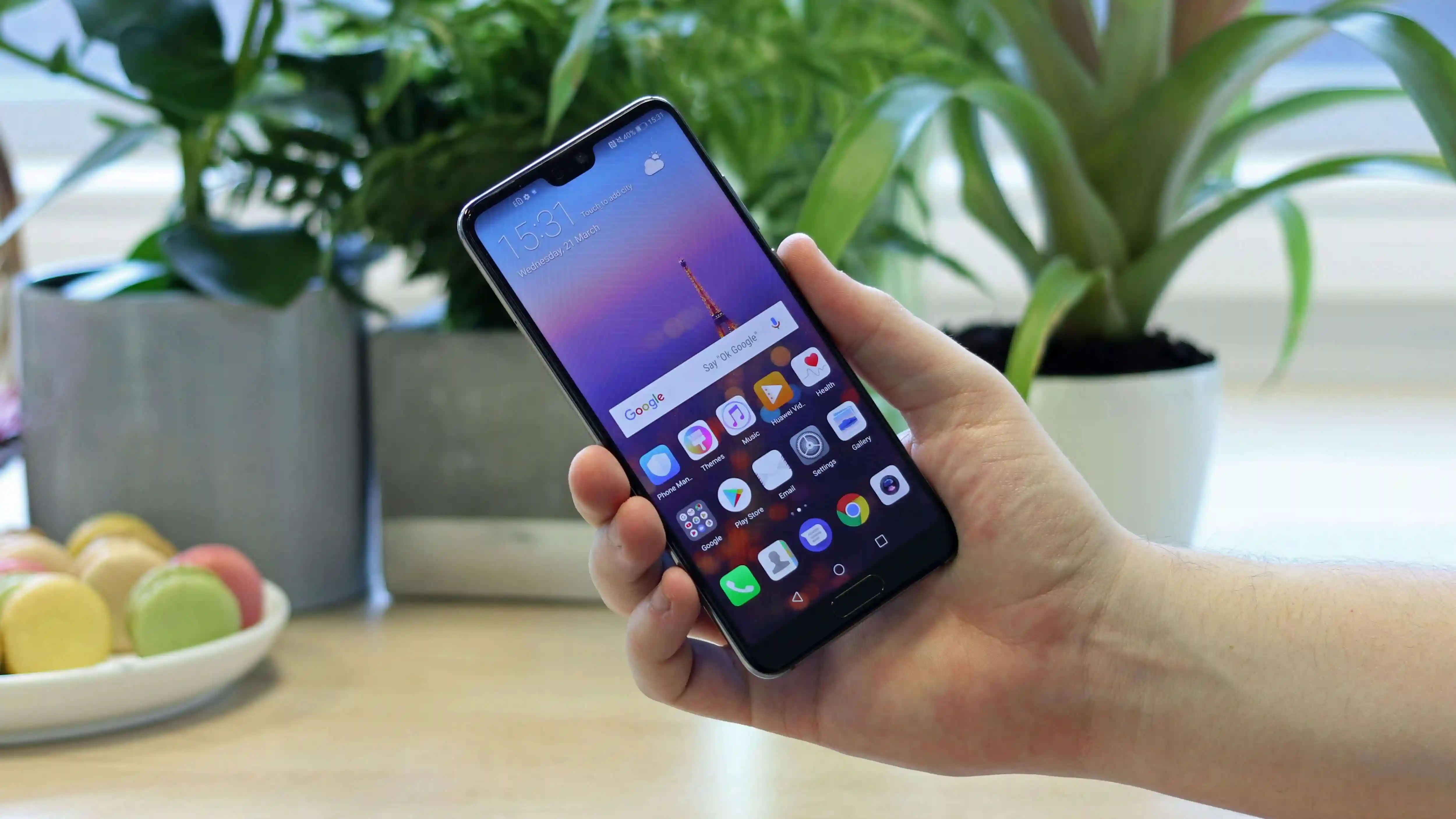 Huawei P20 отдают с жирной скидкой в МТС. Это компактный и недорогой камерофон