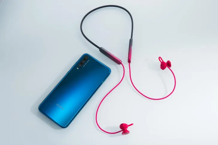 У Honor вышел бюджетный клон BeatsX. Там сумасшедшая автономность