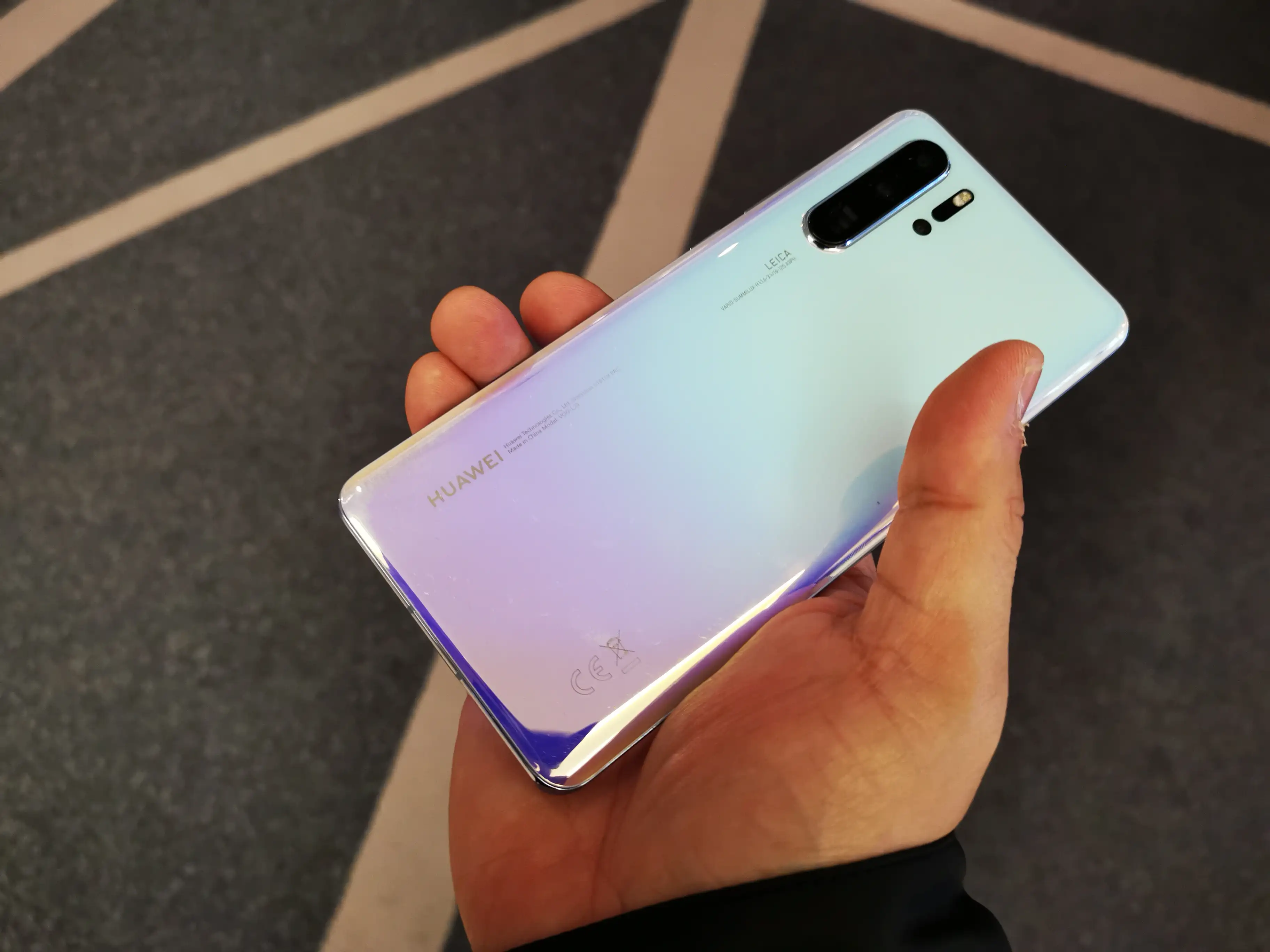 Флагманы Huawei снова продают в «Эльдорадо» с жирными скидками. Как их получить?