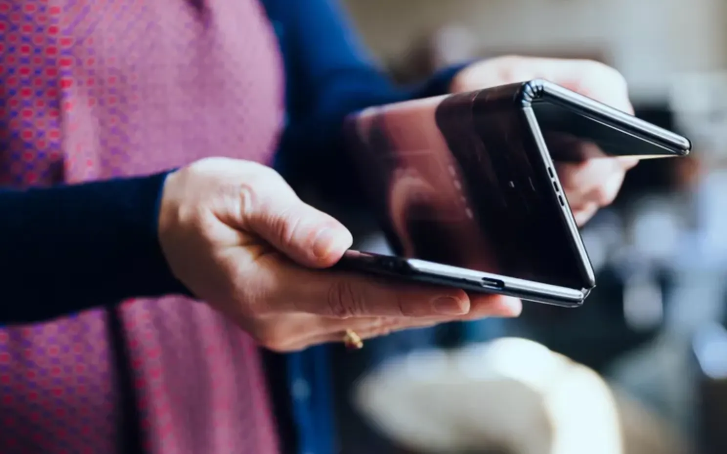 Клон Samsung Galaxy Fold от TCL имеет три дисплея. Что мы о нём знаем?