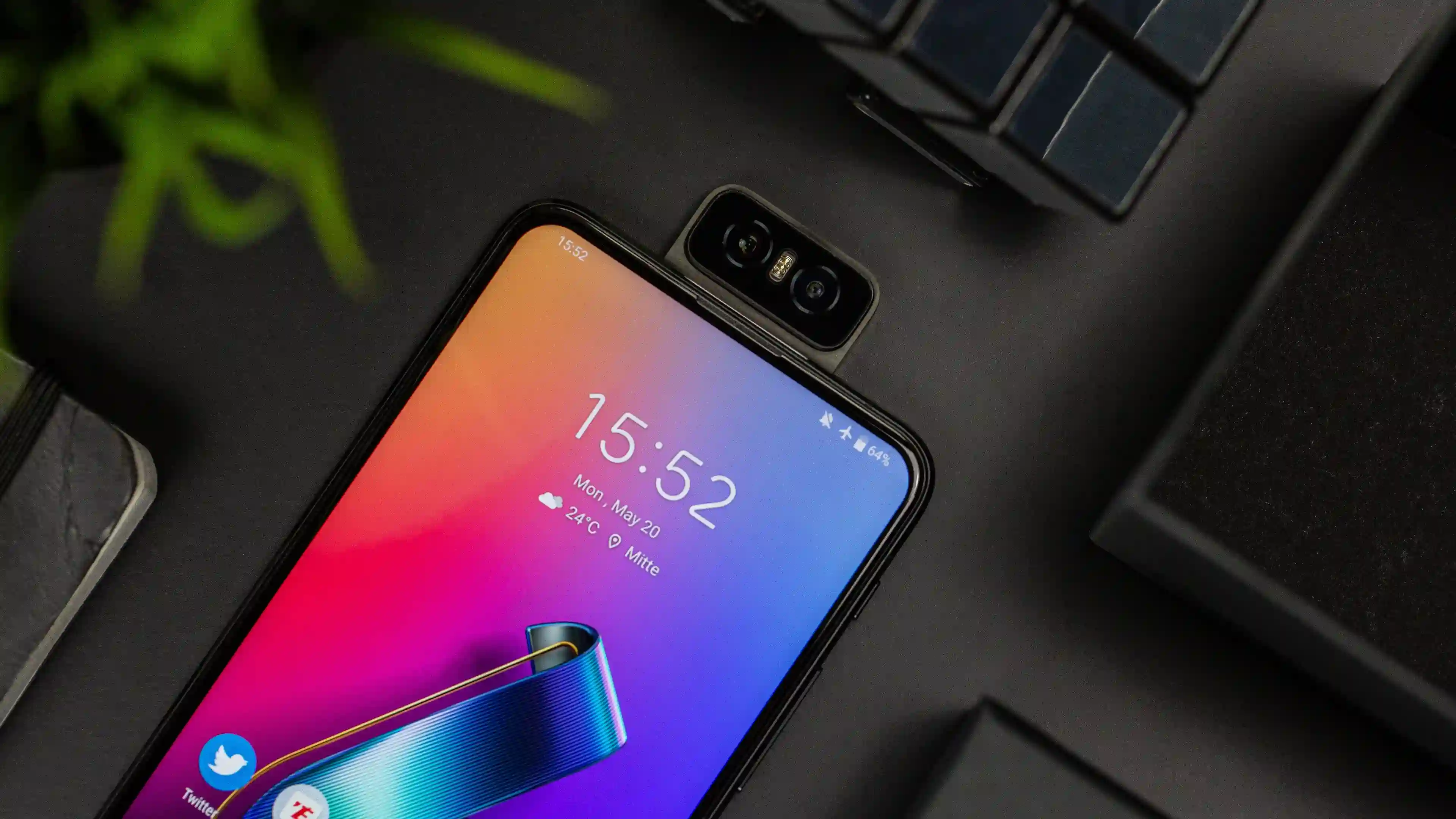 Asus ZenFone 6 сливают по лучшей официальной цене. Последний шанс взять флагман со скидкой