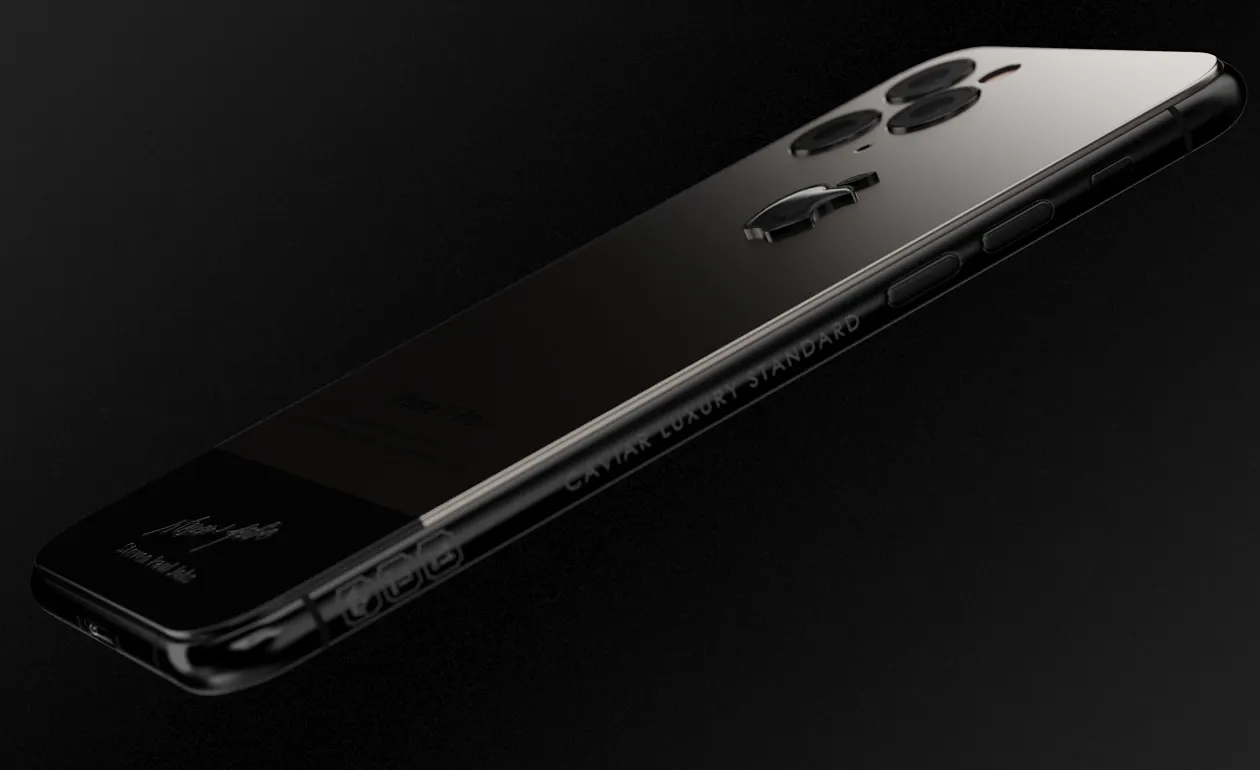 В iPhone 11 Pro добавили кусочек водолазки Стива Джобса. Сколько стоит уникальный флагман?