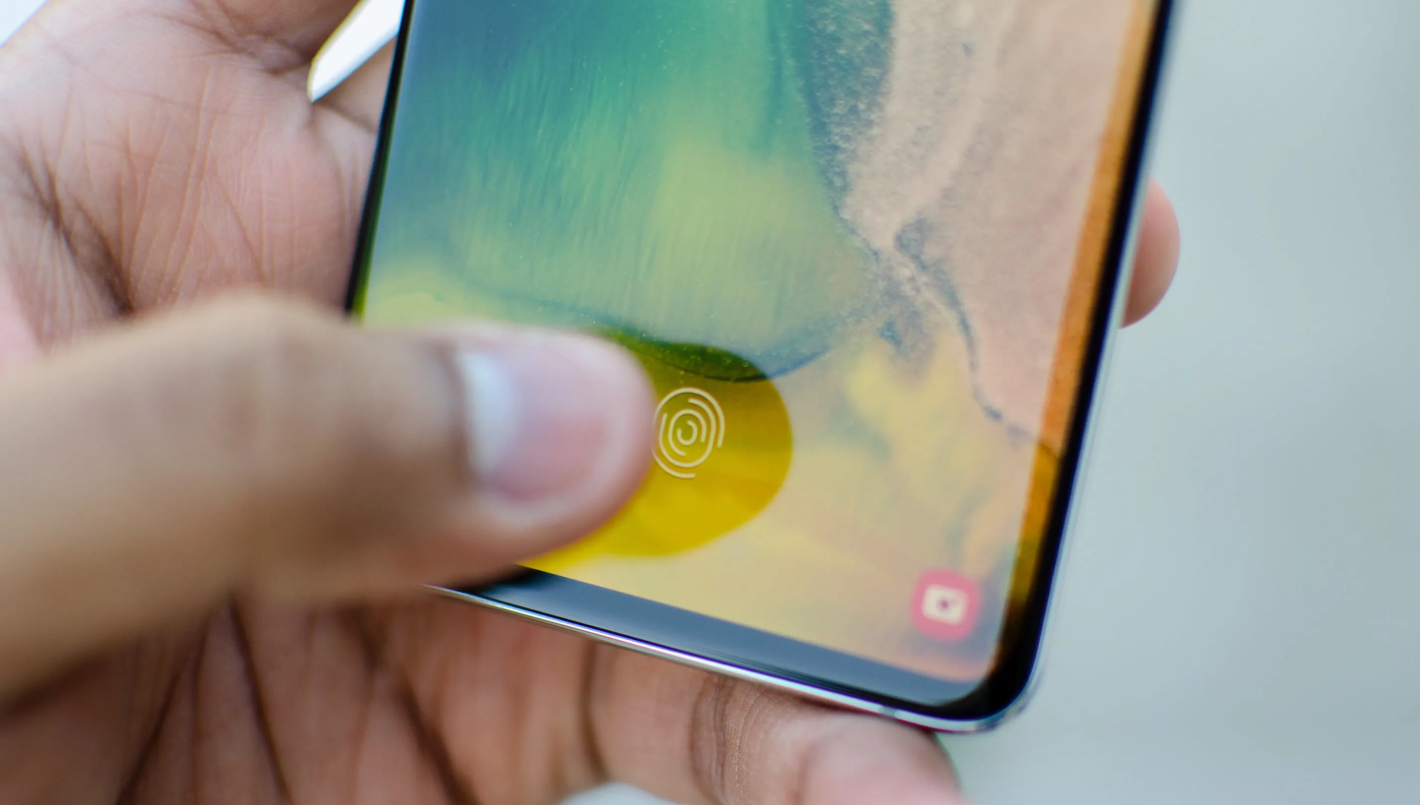 Почему нельзя экономить на аксессуарах. На примере Samsung Galaxy S10