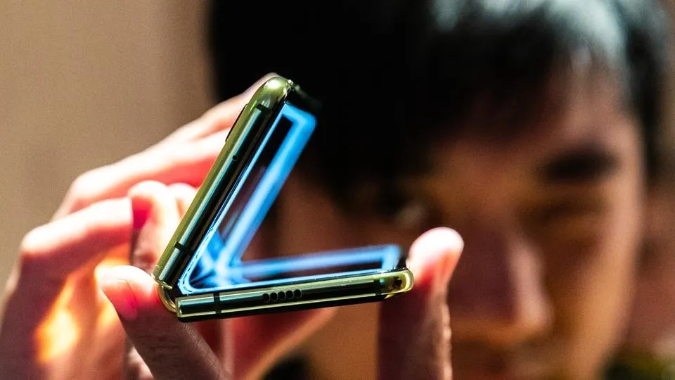 Motorola RAZR выйдет в ноябре. У него слишком жирный ценник