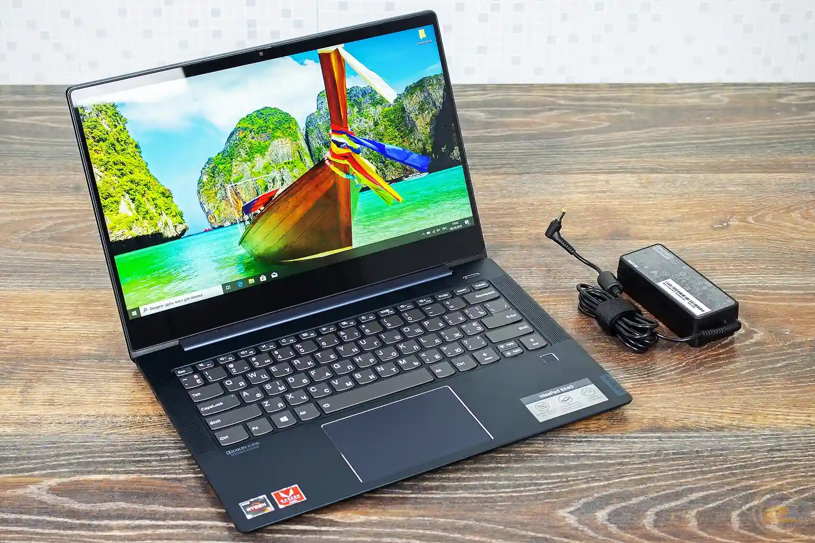 В «Ситилинке» распродают бюджетные ноутбуки. Есть отличные варианты от Lenovo и Acer