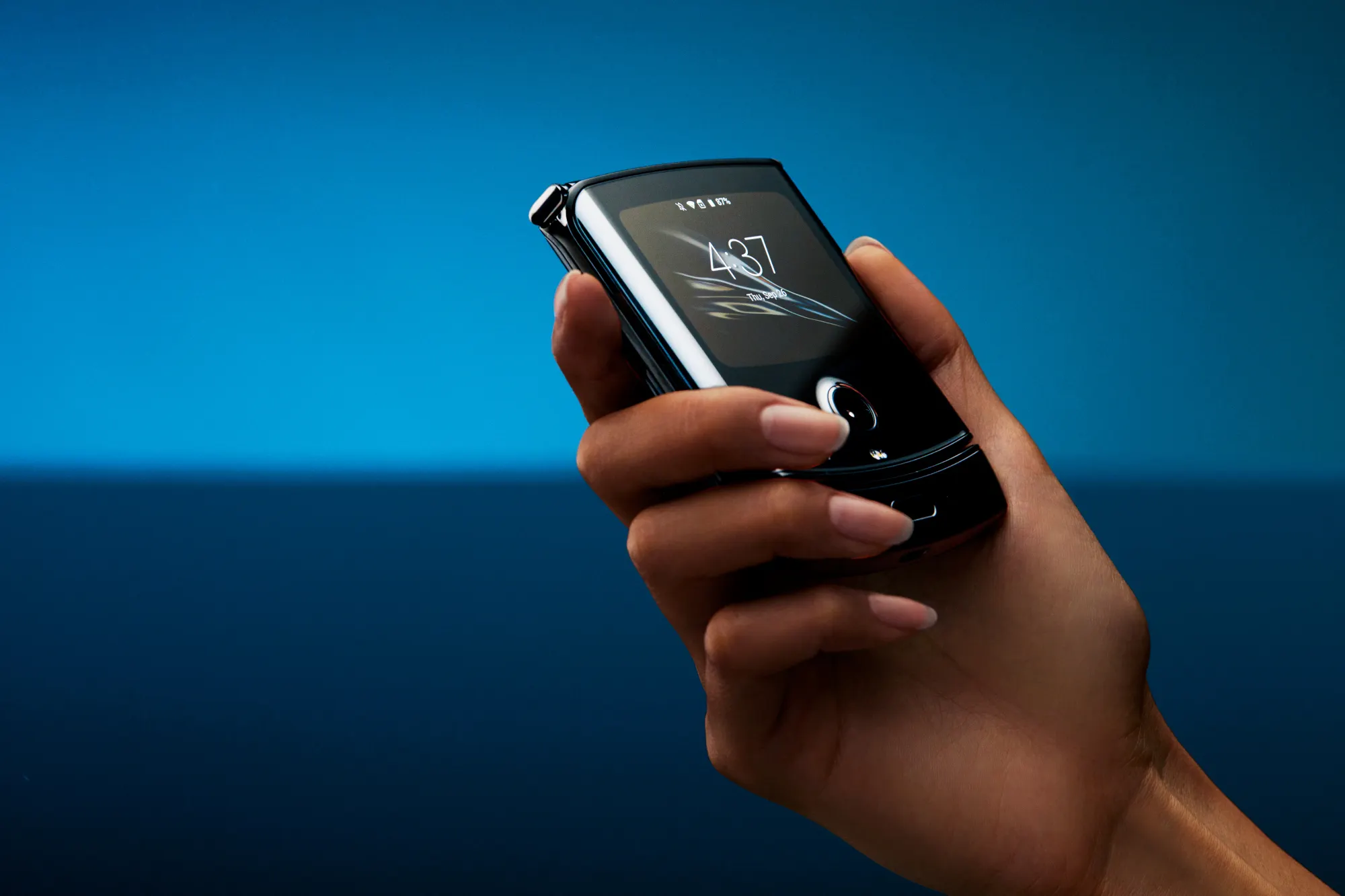 Motorola RAZR – скучная и дорогая раскладушка. Оригинальная модель была лучше