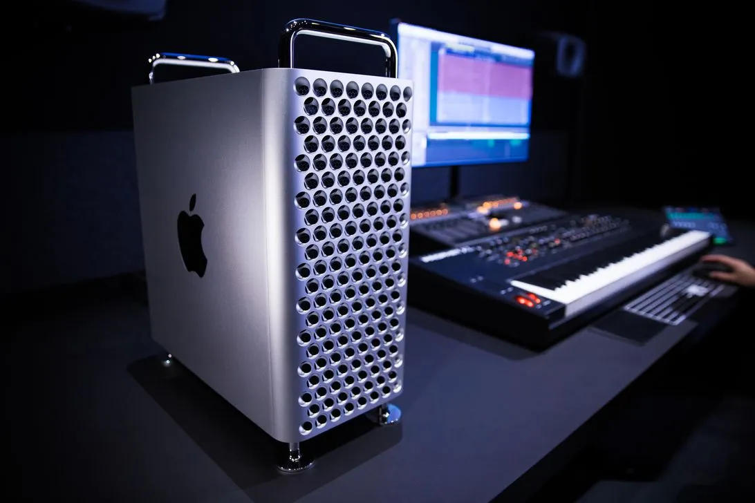 Mac Pro и дисплей можно будет заказать в декабре. Минимальная стоимость пары составит $11 000