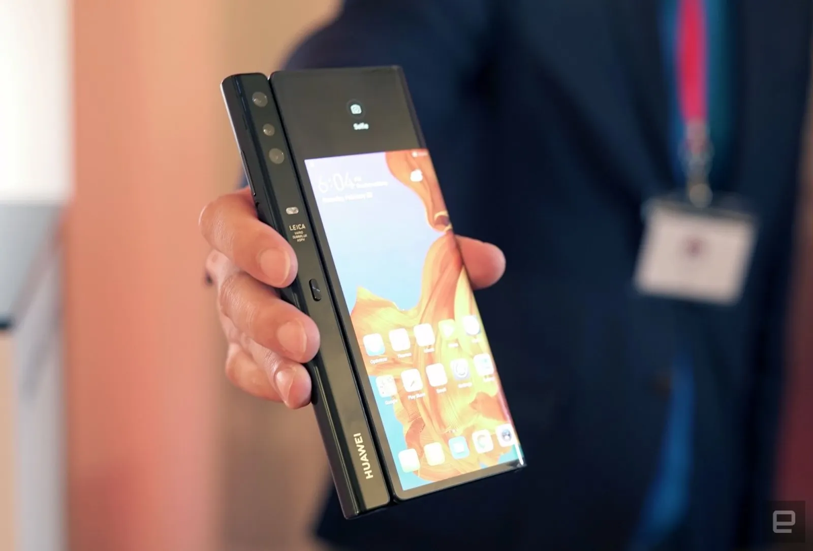 Huawei Mate X – тепличный девайс. Он бесполезен зимой, особенно в России