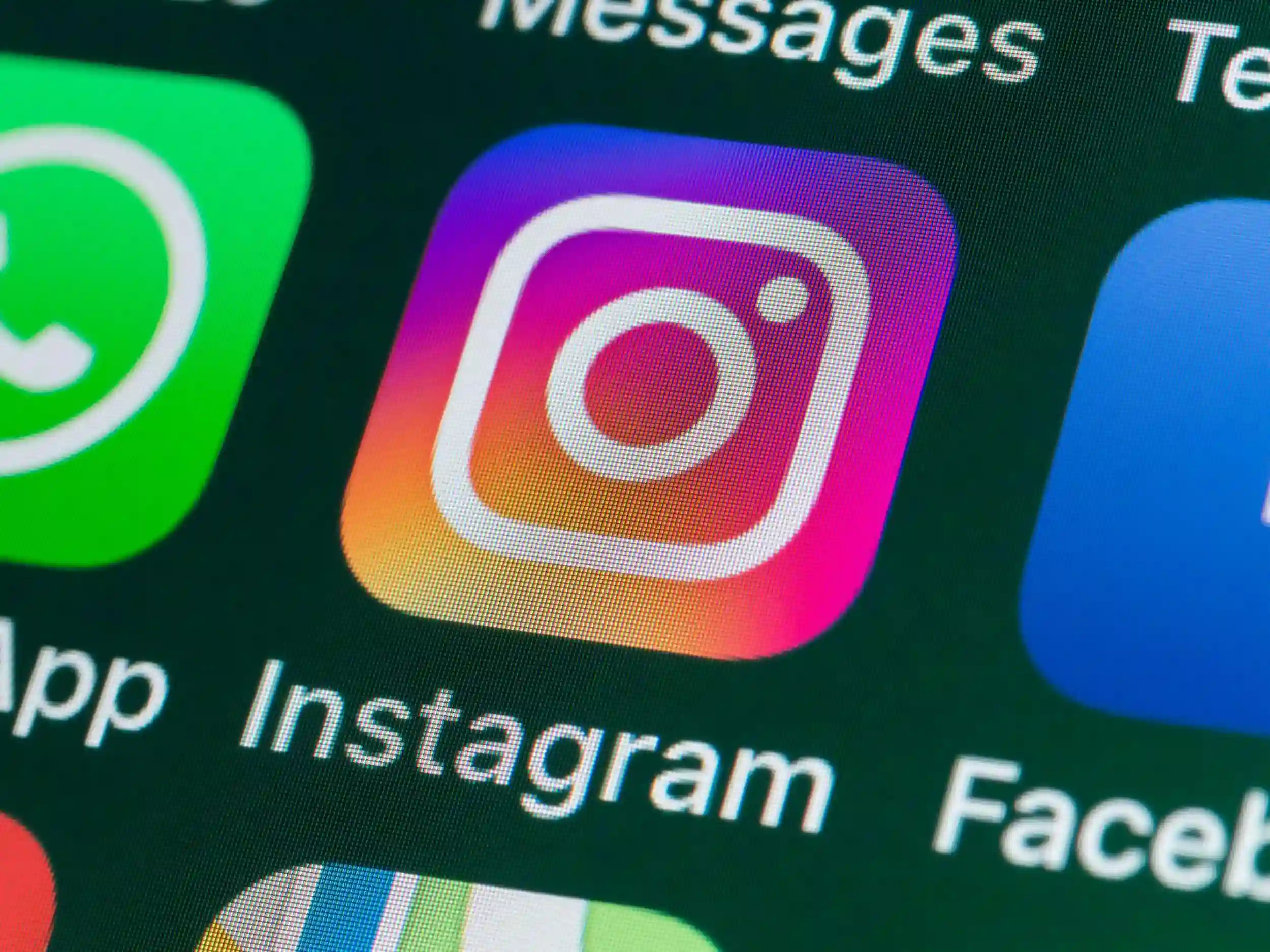 Британцы угнали две дорогие тачки и нелепо спалились. Виноваты Instagram и курение