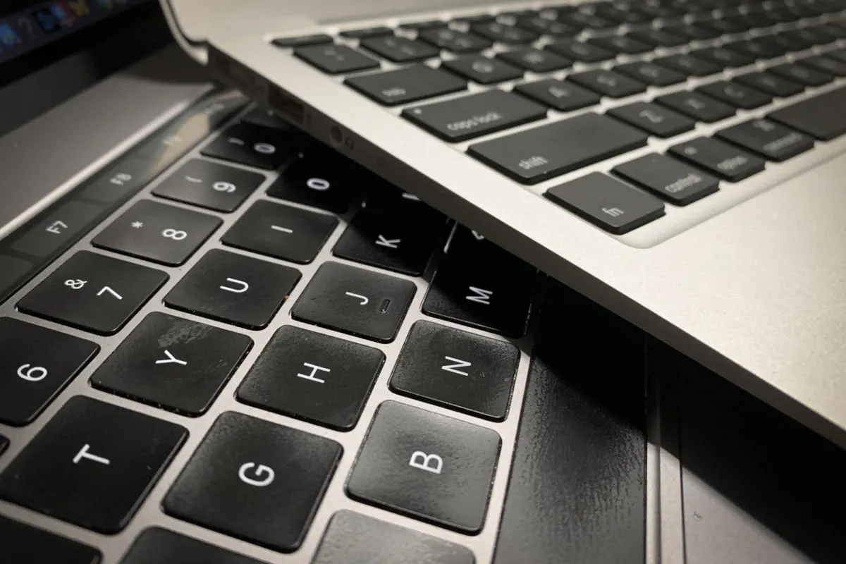 Как выглядит клавиатура 16-дюймовых MacBook Pro? Она больше не будет ломаться