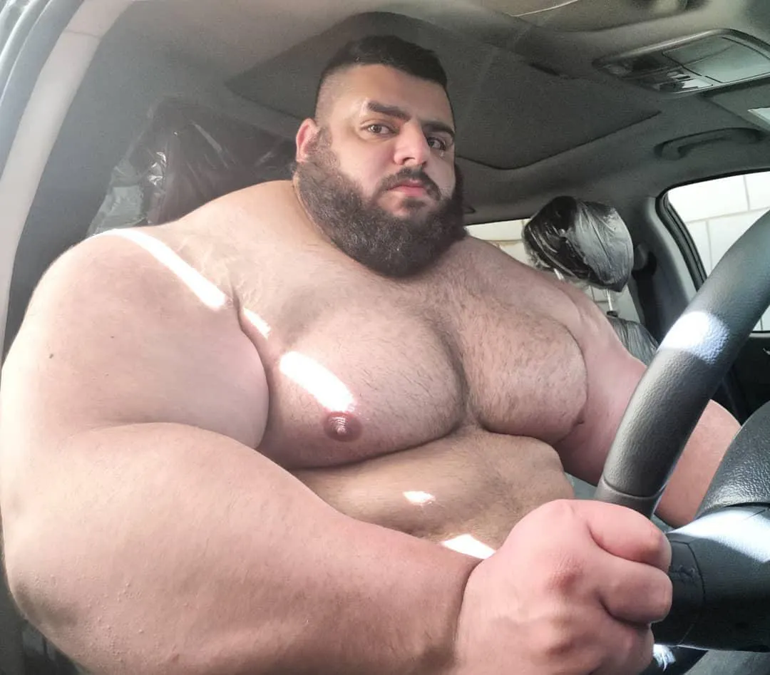 Иранского Халка взяли в лигу кулачных боев Bare Knuckle. У него руки-базуки и вес 175 килограммов