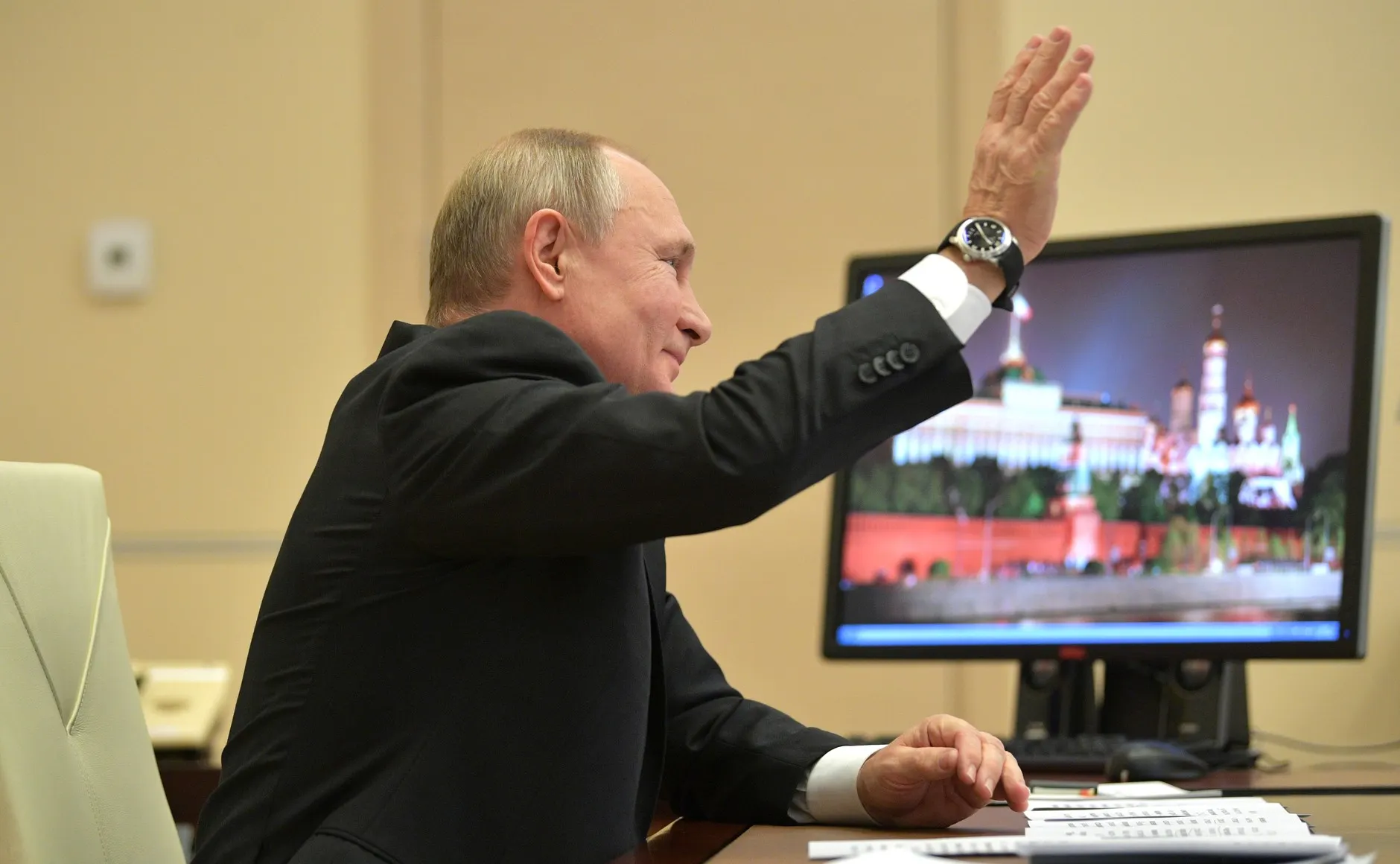 Кажется, Путин – фанат Windows XP. Система вышла во время его первого президентского срока