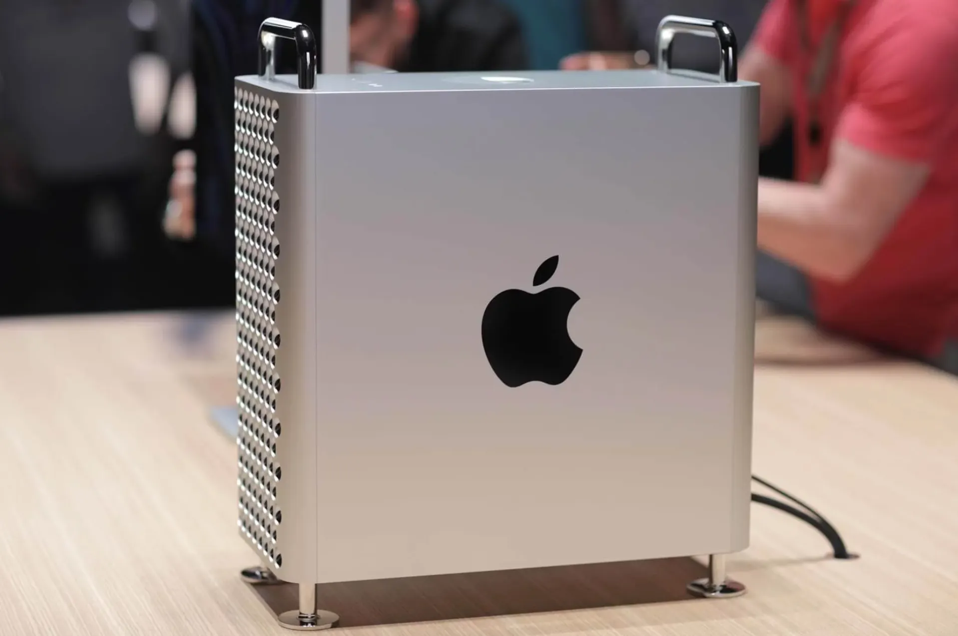 Известны русские цены на Mac Pro. Подставка стоит как новый iPhone, сам компьютер – как автомобиль