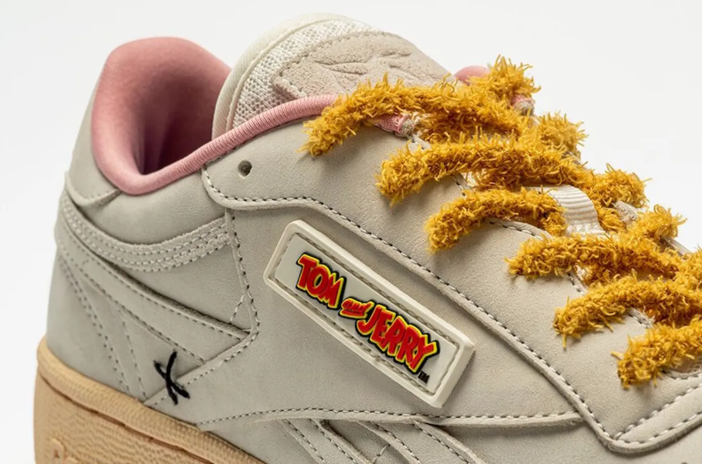 Reebok посвятила кроссовки мультсериалу «Том и Джерри». Какие есть модели и сколько стоят?