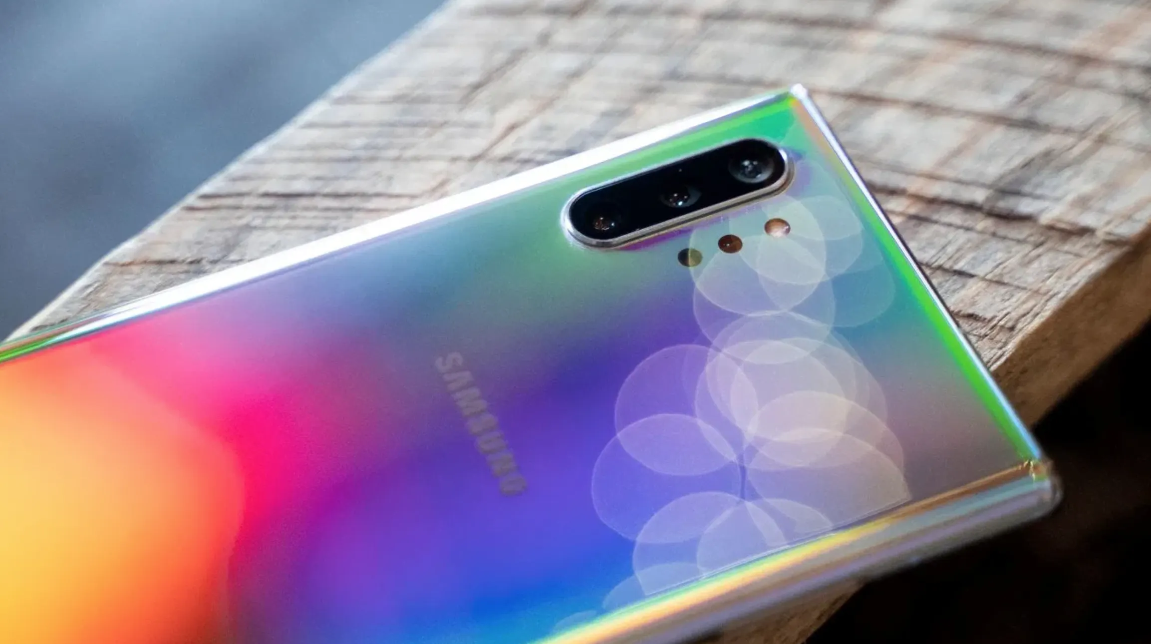 Билайн отдает топовые Samsung Galaxy со скидкой до 20 тысяч рублей. Нужно всего лишь купить аксессуары