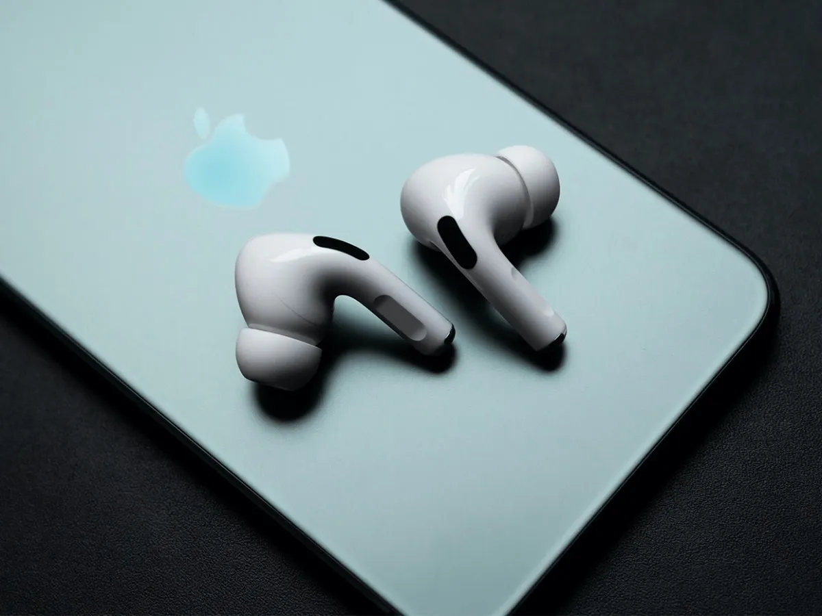 В МТС лучшая цена на AirPods Pro. И (почти) самая низкая в России