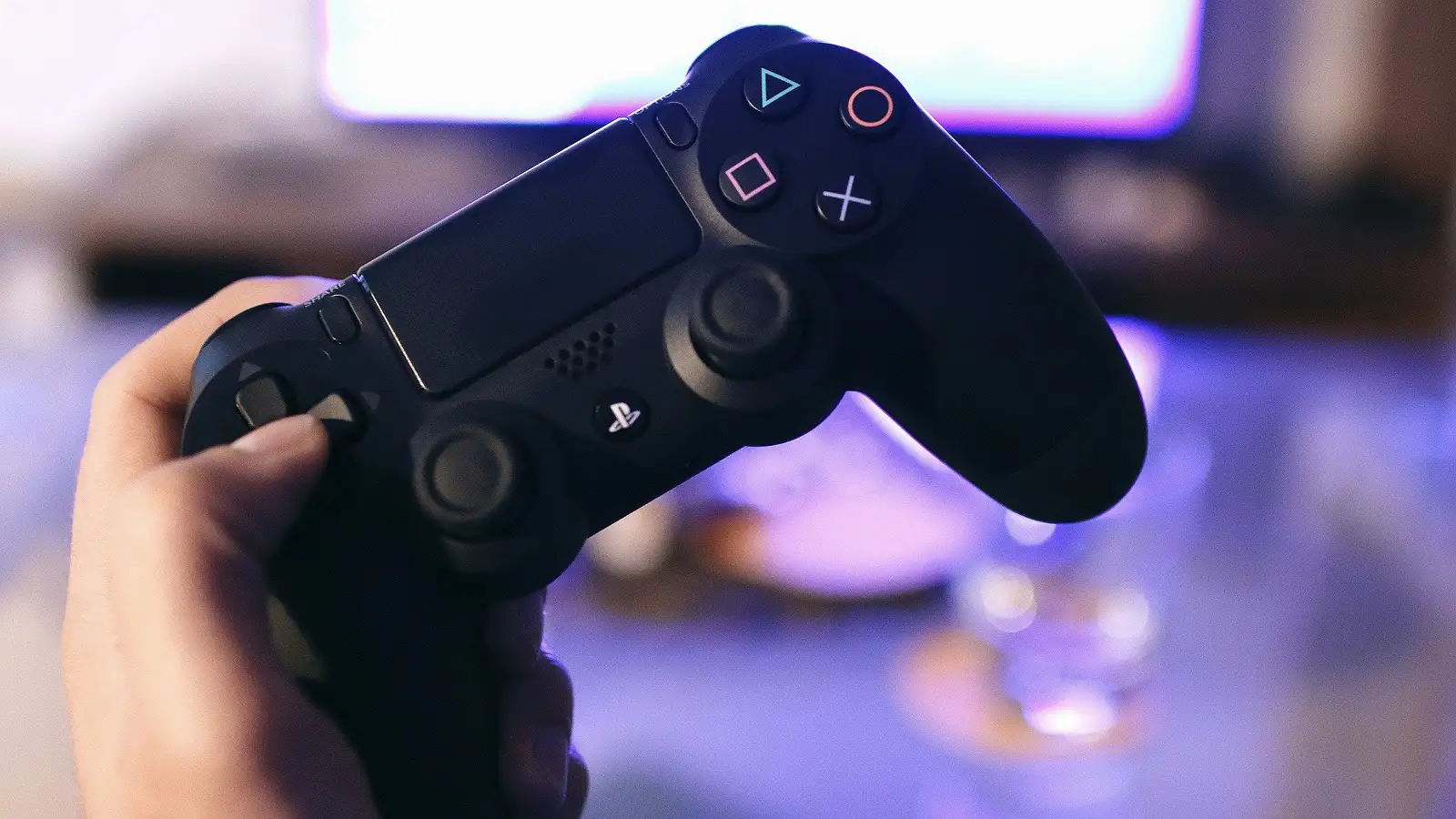 Первые игры для PlayStation 5 не запустятся на старых консолях Sony. С этим не согласна Microsoft