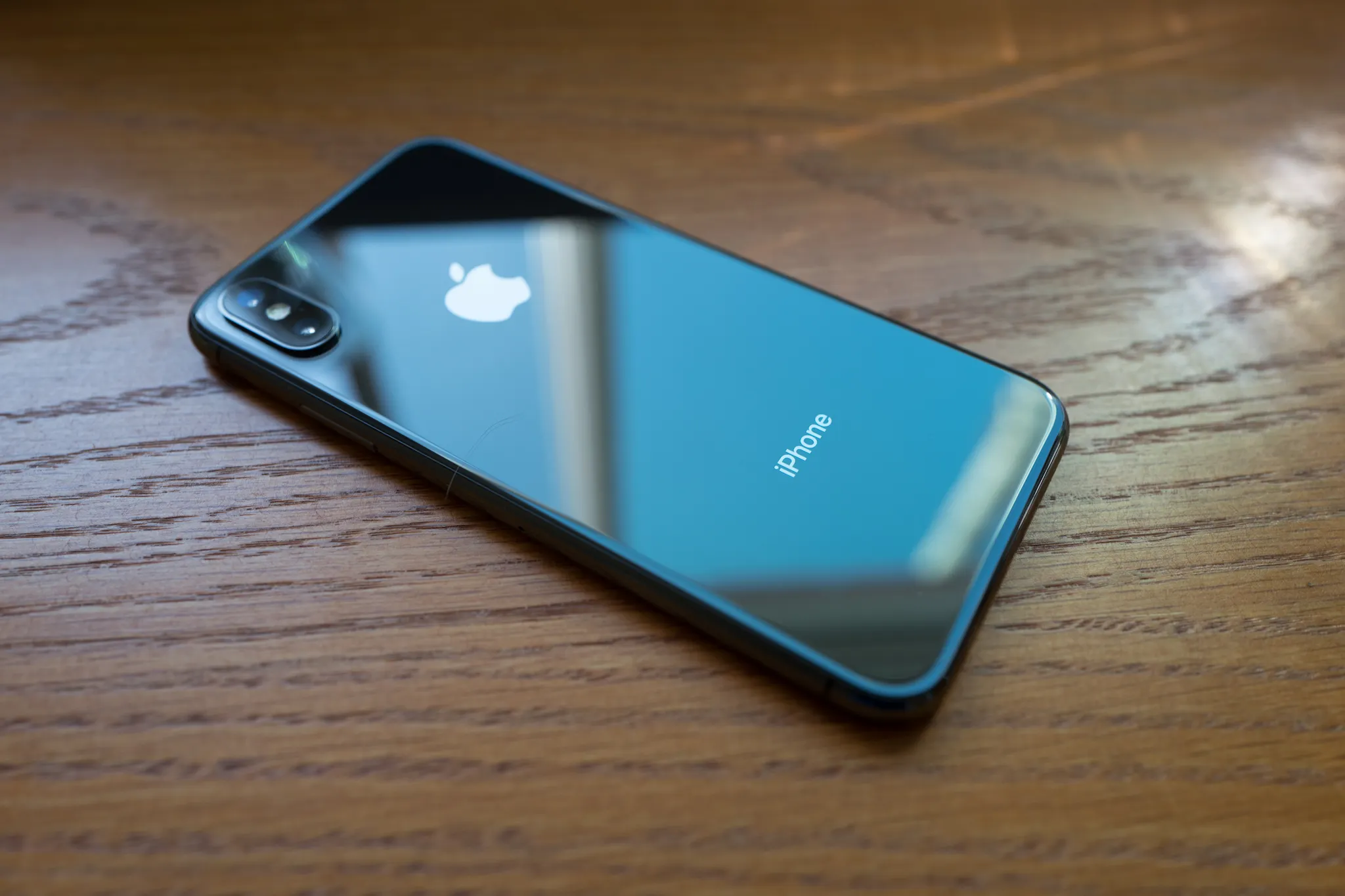 iPhone X смачно подешевел. Есть ли смысл брать?