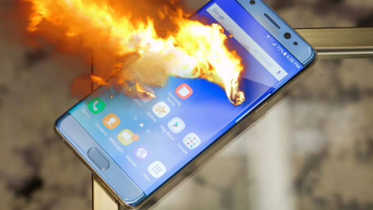 Флагман Samsung Galaxy назвали разочорованием десятилетия. Причем заслуженно