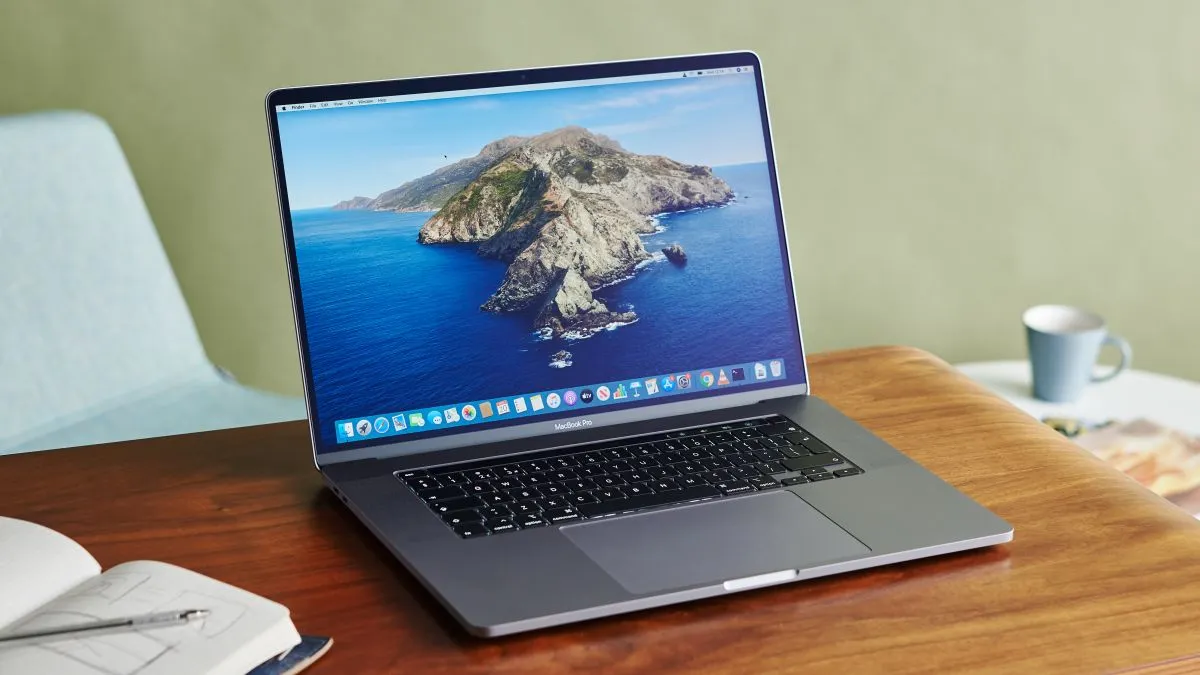 16-дюймовый MacBook Pro уже есть на Маркете. Стоит ли брать и как сэкономить?