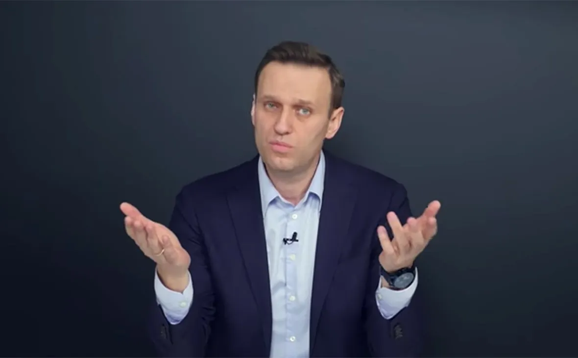 Алексей Навальный наехал на Антона Красовского из-за денег. Сколько зарабатывает Красовский?