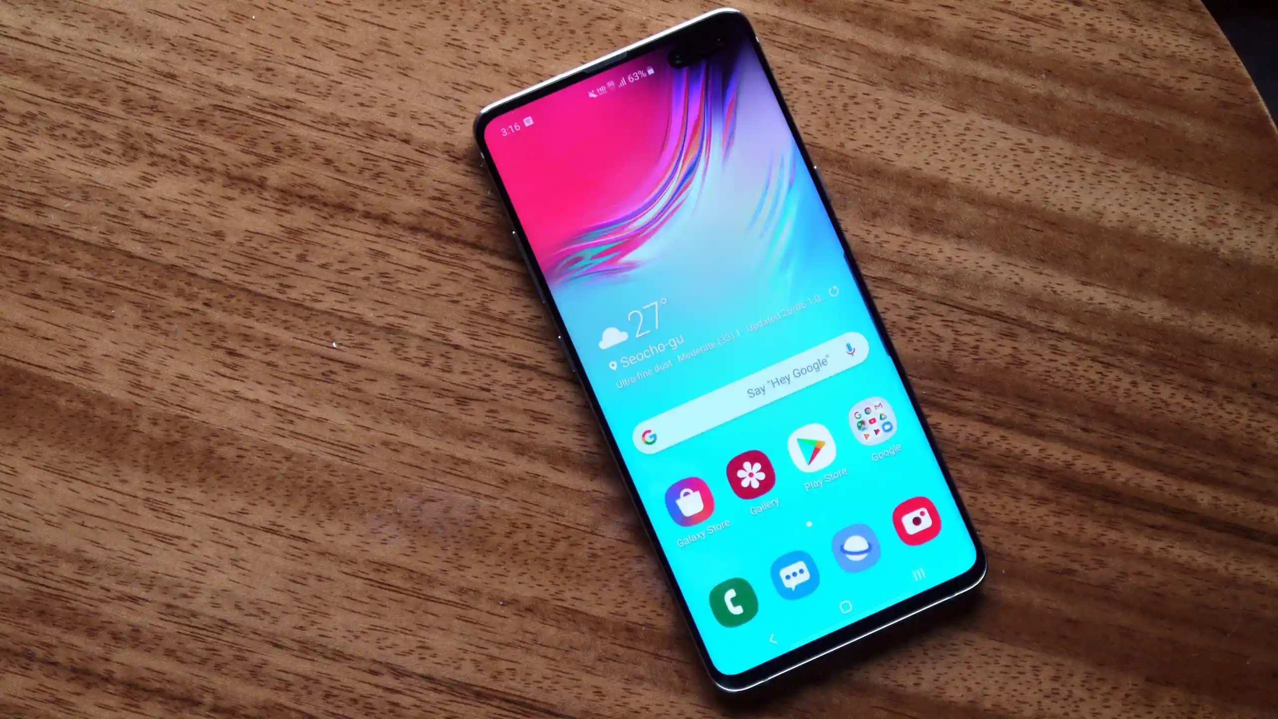 Инсайдер слил первое живое фото Samsung Galaxy S20+. Что это за девайс?