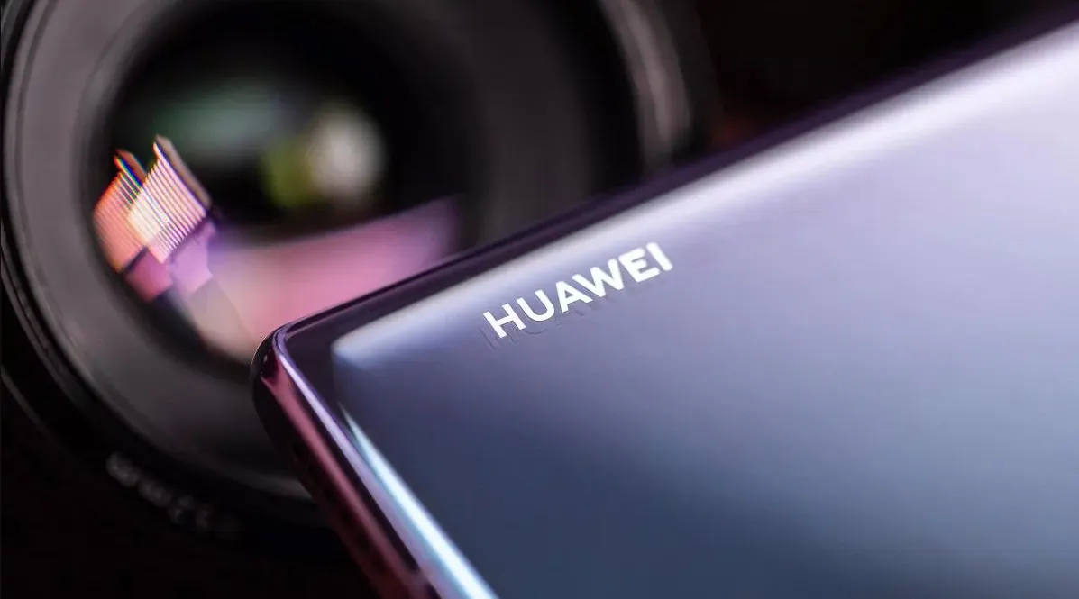 У Huawei выйдет флагман с пятью камерами. Что о нем известно?