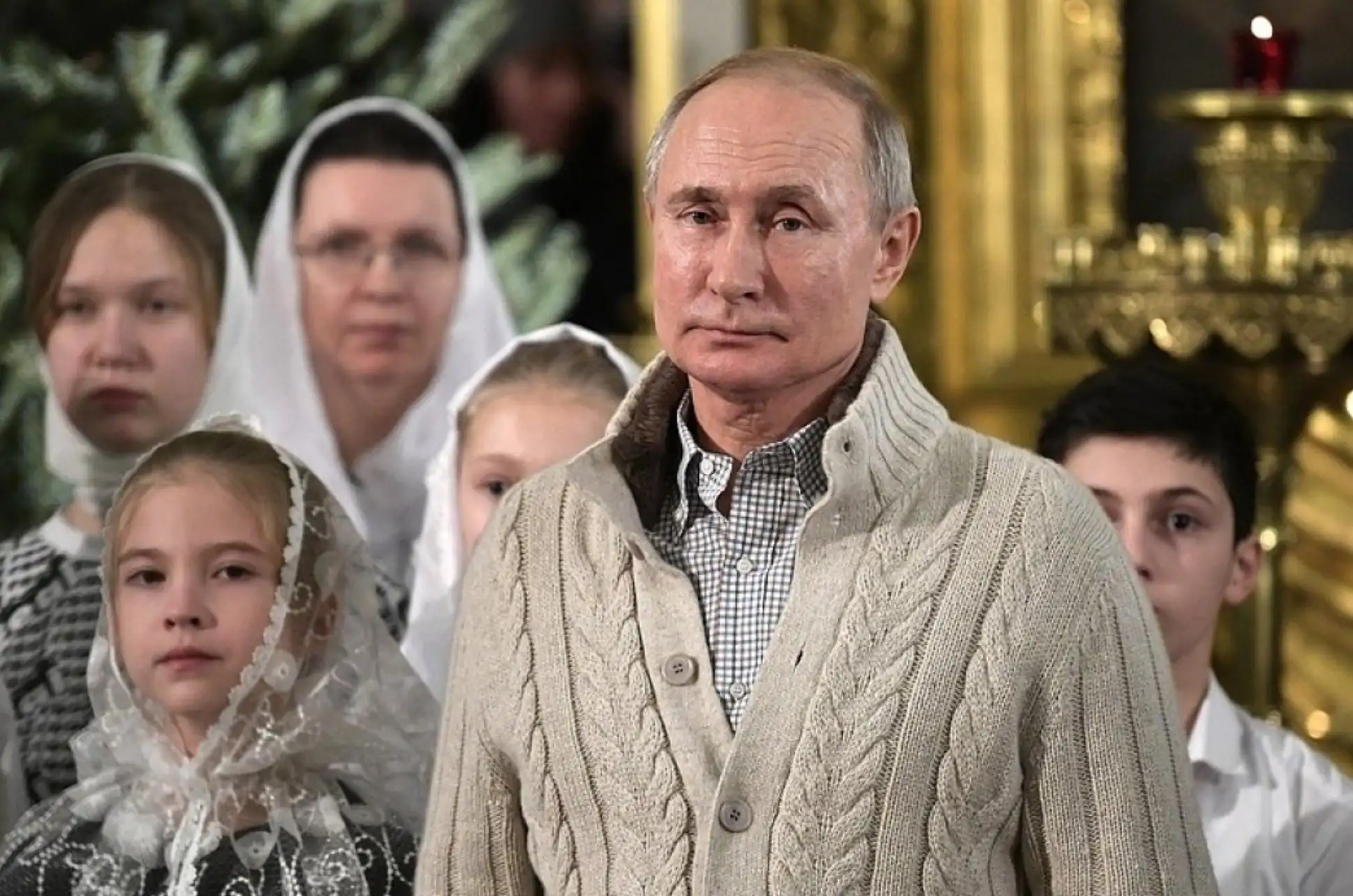 Говорят, что Путин встречал Рождество в свитере за 90 тысяч рублей. Мы проверили: это чушь