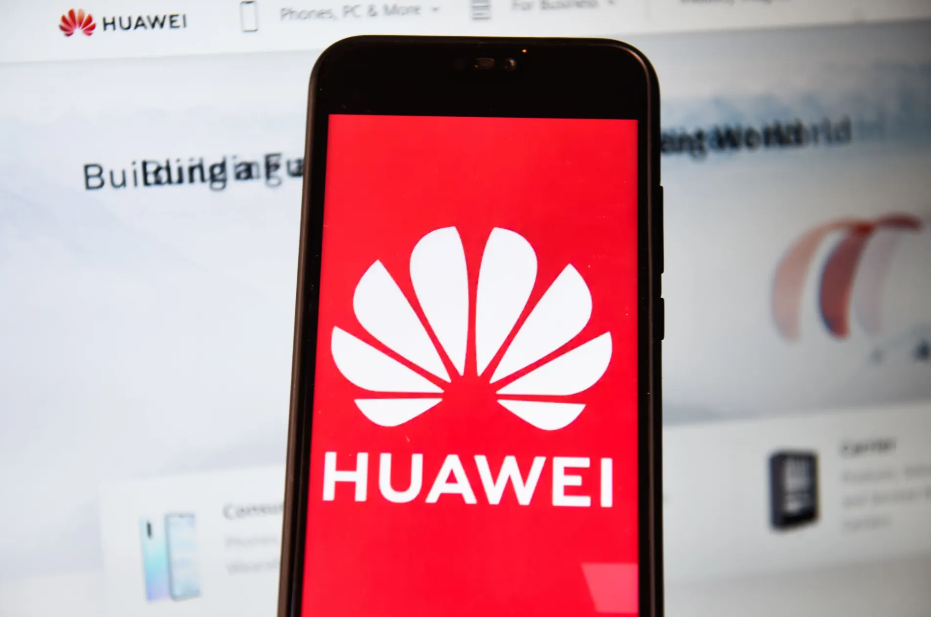 Huawei скопирует самую ненавистную особенность девайсов Xiaomi. Смиритесь
